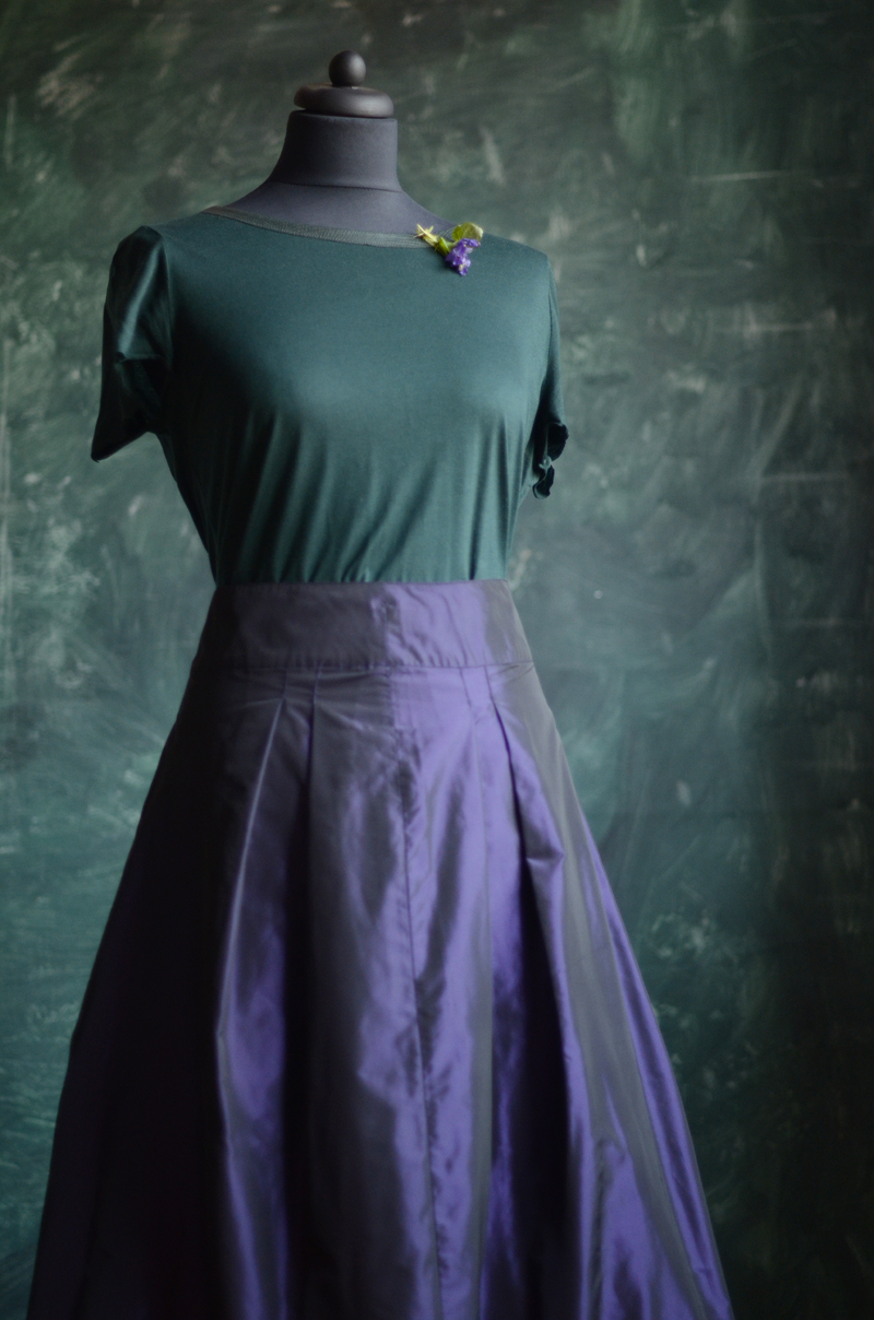 Fascinující dark violet ...