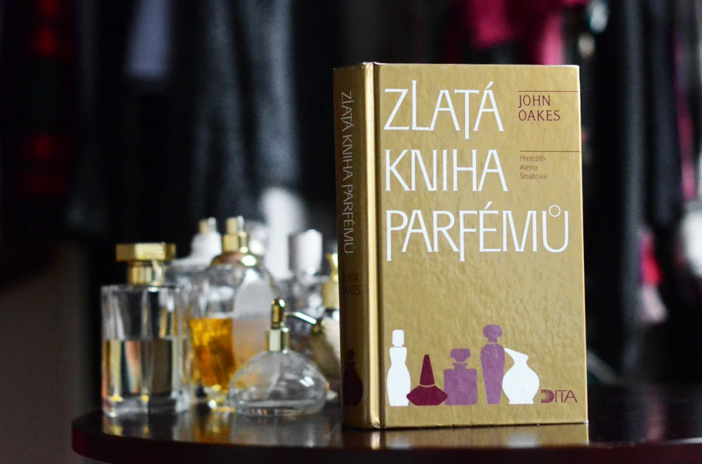"Zlatá kniha parfémů" | kniha