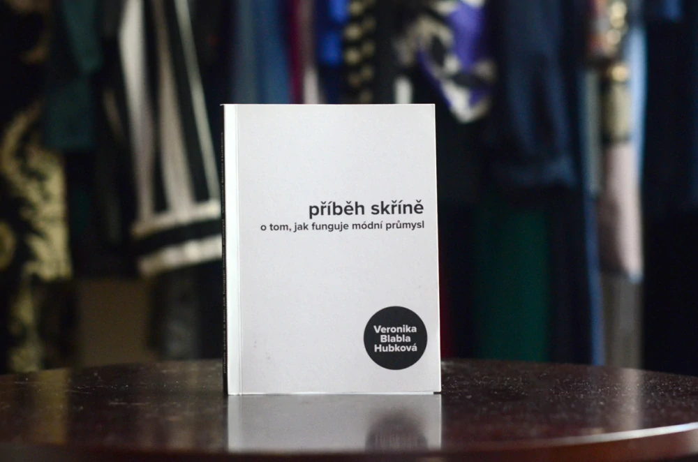 "Příběh skříně" | kniha