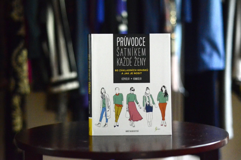 "Průvodce šatníkem každé ženy" | kniha