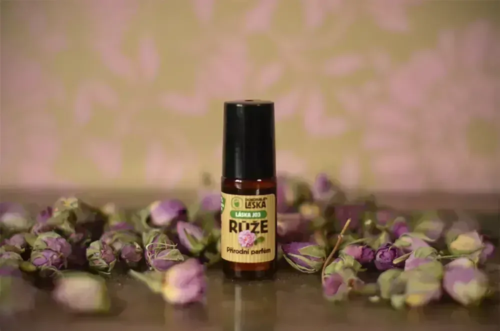 Léta zrající parfém zvaný Attar | Růže |  1 ml