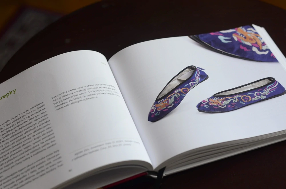 "Docela obyčejné boty" | kniha