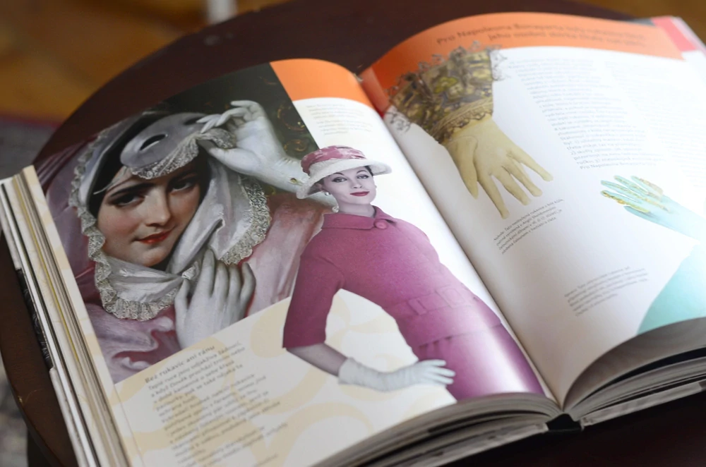 "Ve jménu módy" | kniha