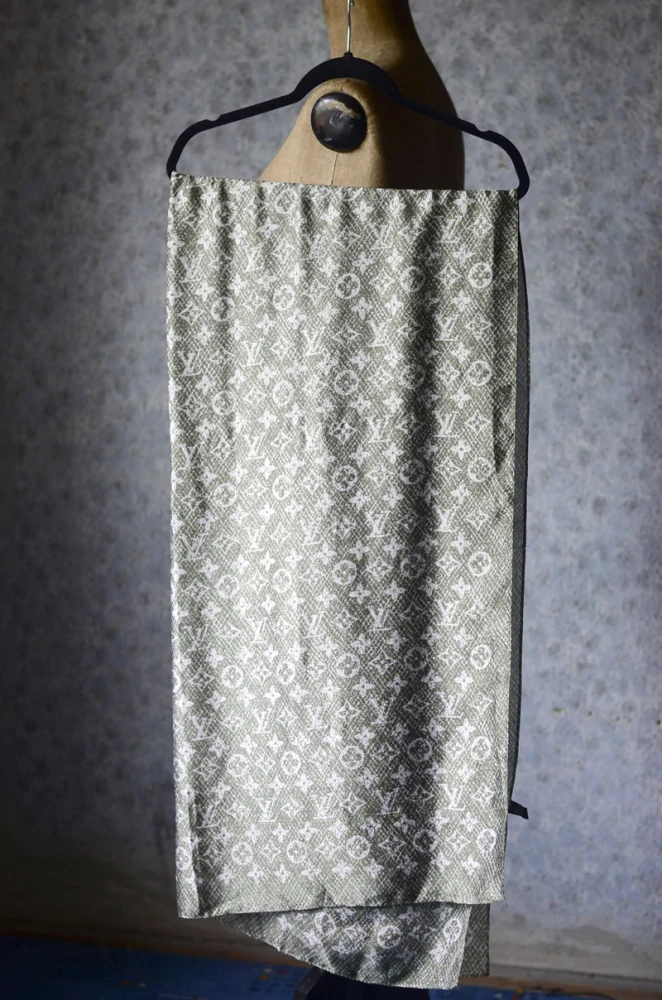 Hedvábná šála Louis Vuitton