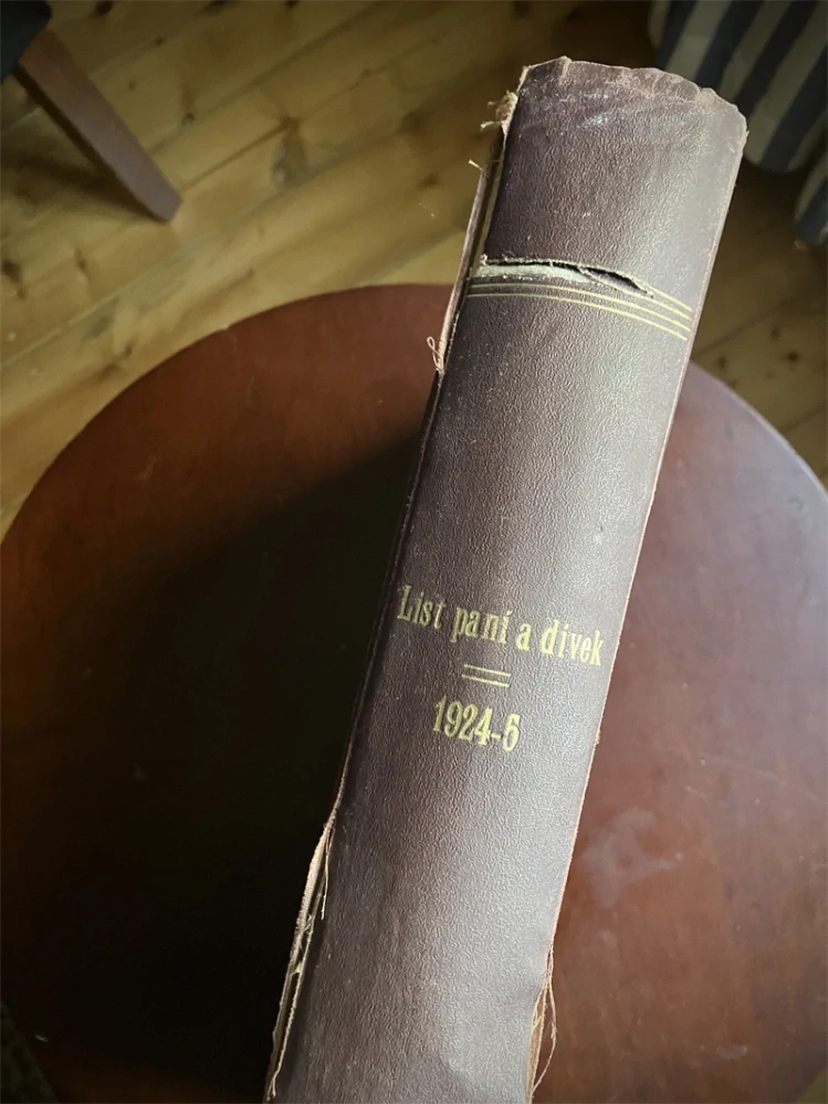 "List paní a dívek" | svázaná kniha ročníků 1924-1925