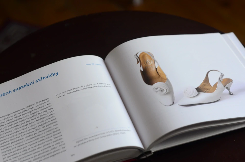 "Docela obyčejné boty" | kniha