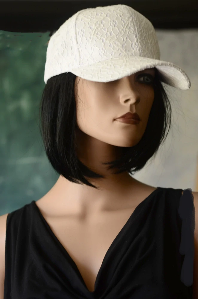Chic kšiltovka III. | model v bílé krajce
