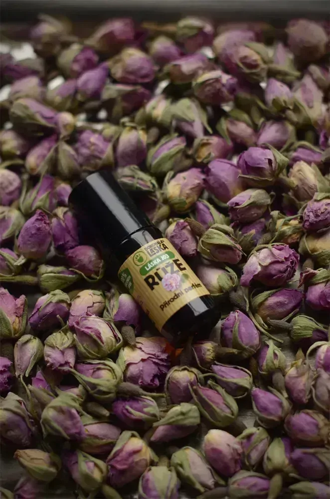 Léta zrající parfém zvaný Attar | Růže |  1 ml
