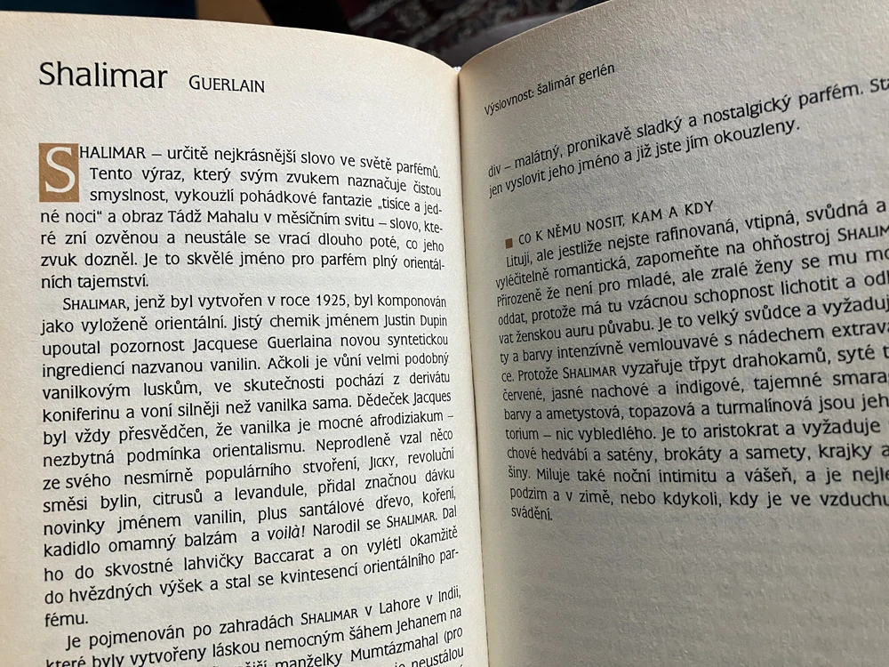 "Zlatá kniha parfémů" | kniha