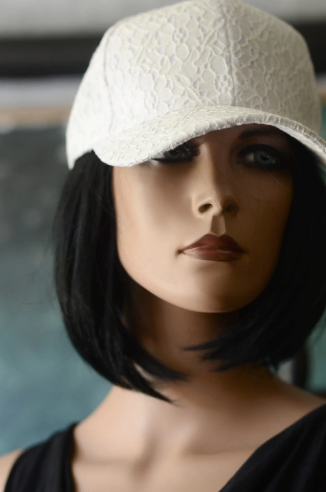 Chic kšiltovka III. | model v bílé krajce
