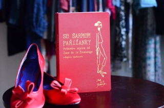 "Se šarmem Pařížanky" | kniha