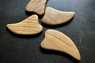 GUA SHA pro omlazení obličeje | santalové dřevo