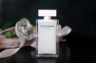 Vzorek | Narciso Rodriguez | "for her"