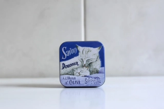 Bílá kočka & Růže | La Savonnerie de Nyons