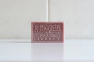 Pudrová růže | La Savonnerie de Nyons