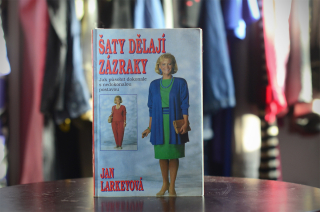 "Šaty dělají zázraky" | kniha