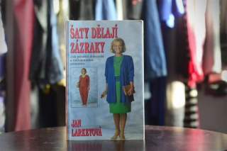 "Šaty dělají zázraky" | kniha