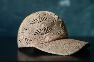 Chic kšiltovka IV. | model v přírodní